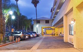 Howard Johnson By Wyndham Torrance